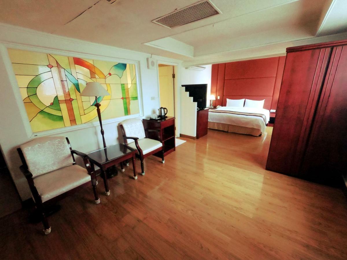 Athens Hotel Taichung Exterior foto